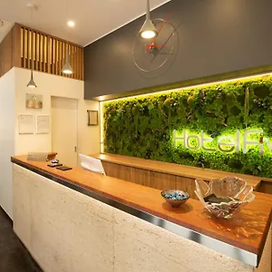 Otel Five, Milano