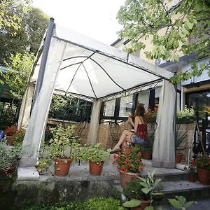 Otel Adler, Milano